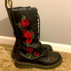 Dr. Martens 14 Eye Casual Rose Boot